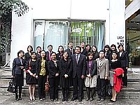 清華大學國際處副處長、留學生辦公室主任吳運新教授(前排右四)率領代表團到訪中大